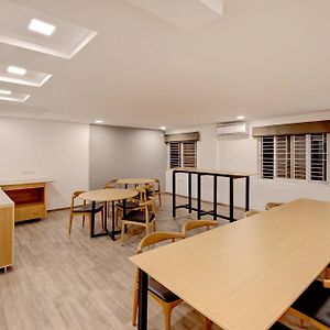 Super Townhouse Siri Residency
